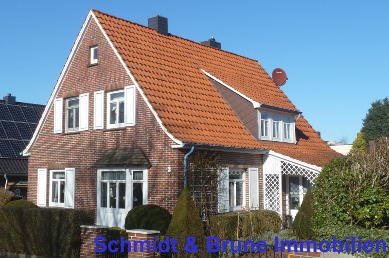 Hübsches Einfamilienhaus mit kleinem Wintergarten, 2 Bädern und Garage in zentraler Lage von Varel-Stadt